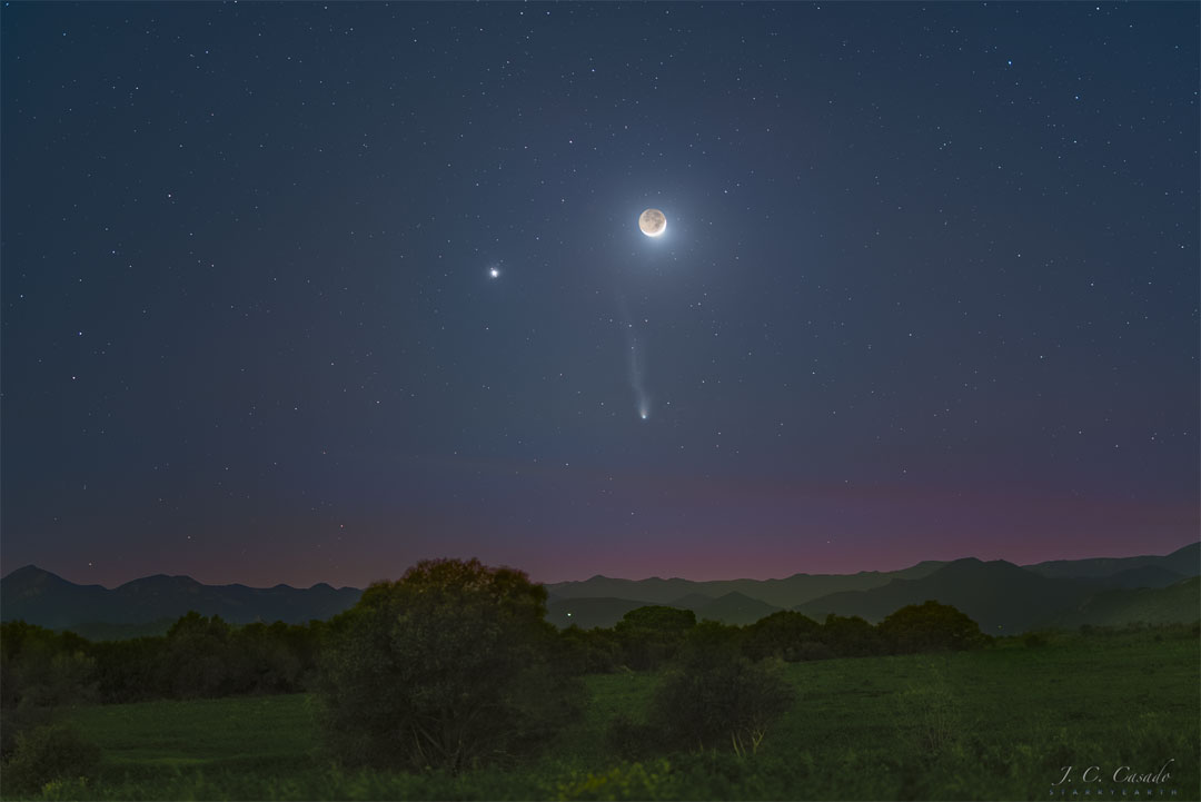 تصویر نجومی روز - دنباله دار، سیاره، ماه